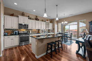 Gourmet Kitchen - granite counters and breakfast bar
