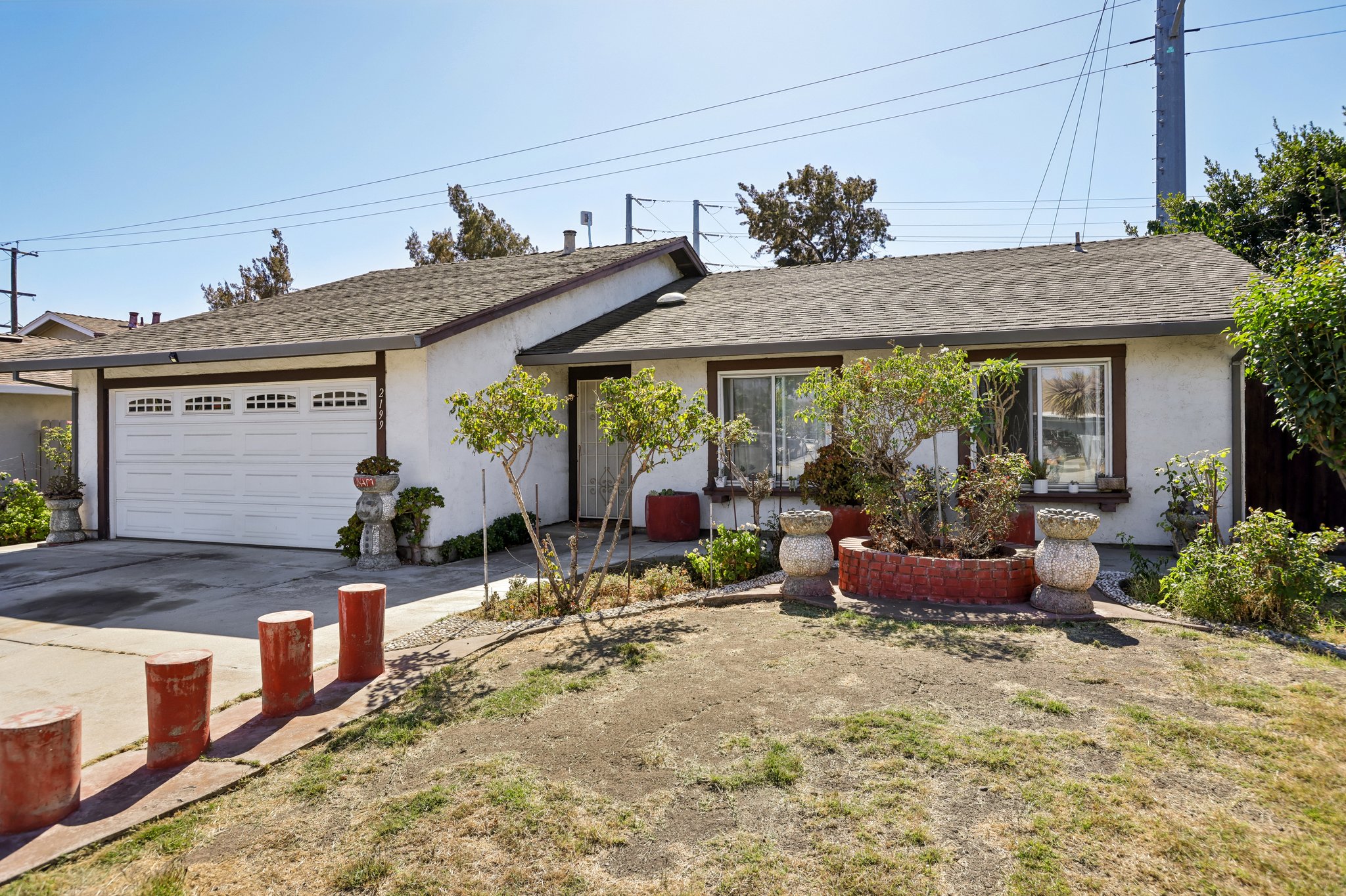 2199 Avenida de las Flores-S1409-002.jpg