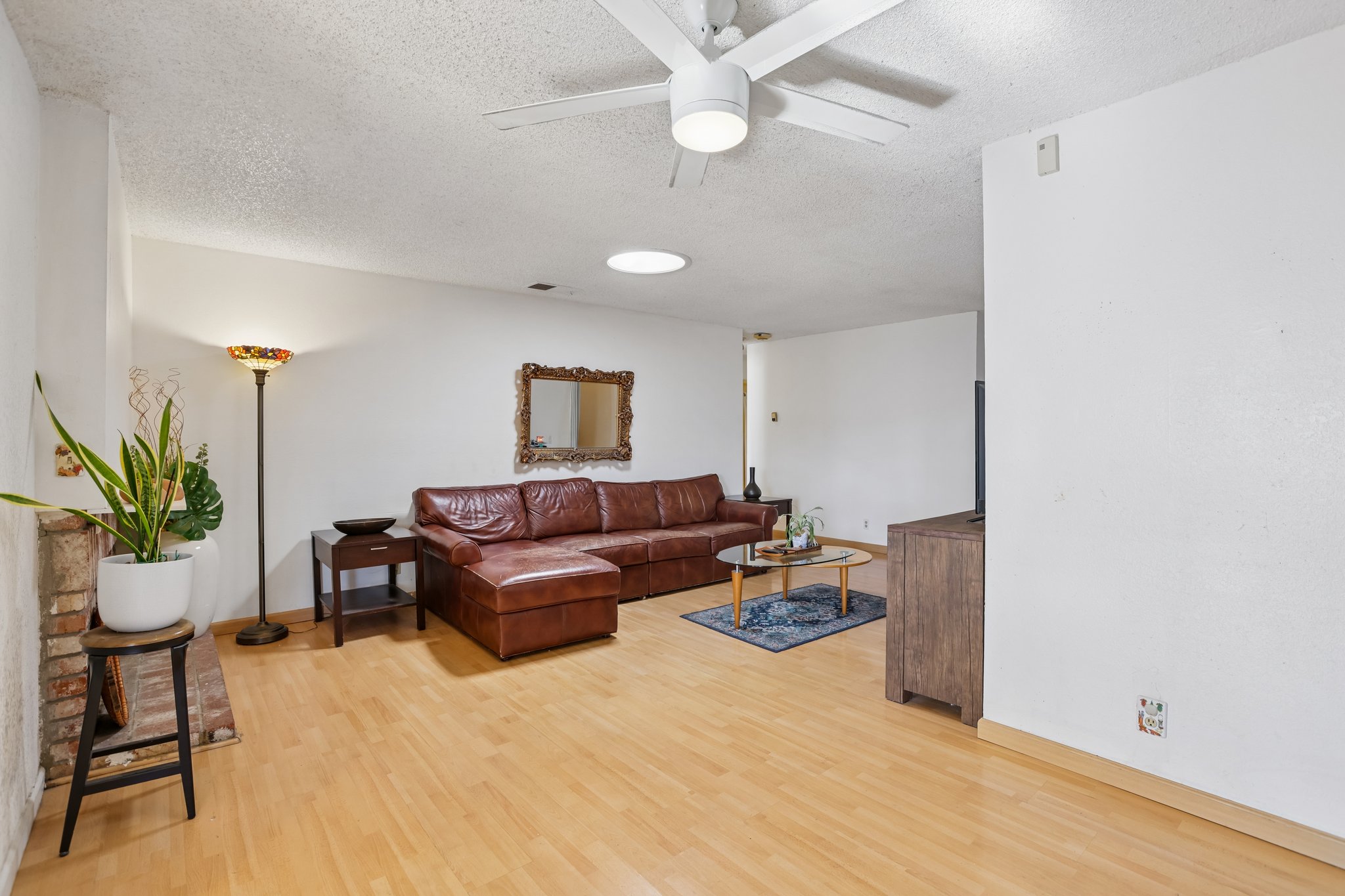 2199 Avenida de las Flores-S1409-005.jpg