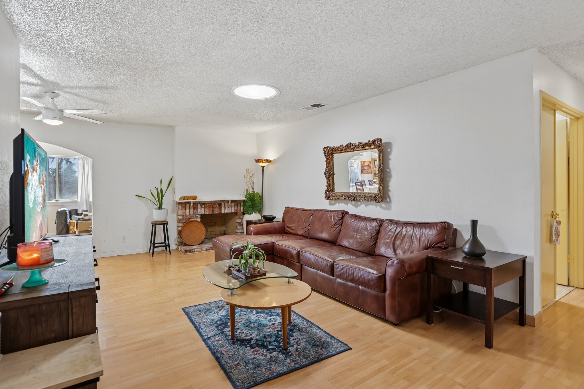 2199 Avenida de las Flores-S1409-008.jpg