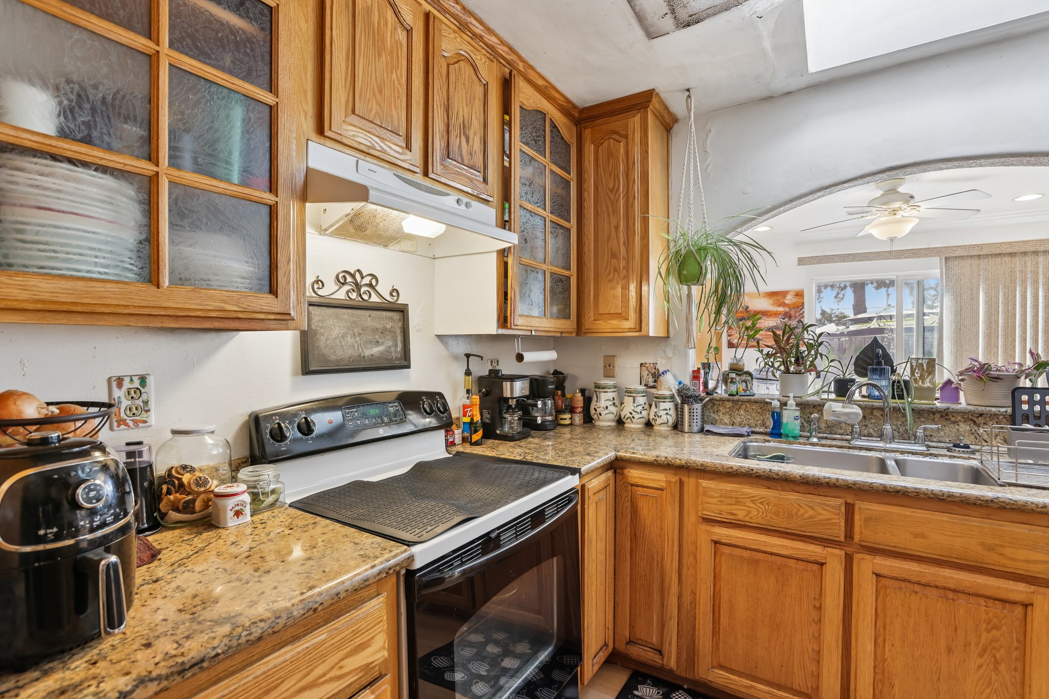 2199 Avenida de las Flores-S1409-014.jpg