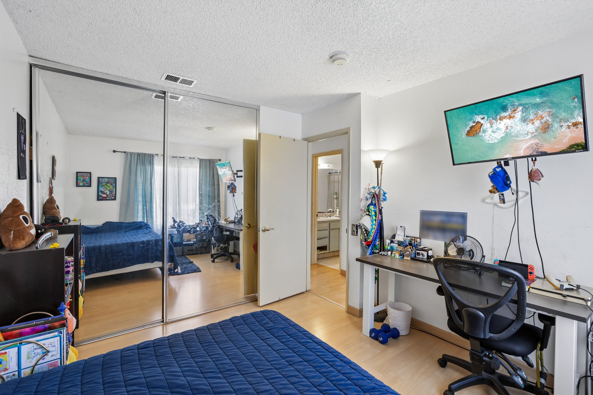 2199 Avenida de las Flores-S1409-024.jpg