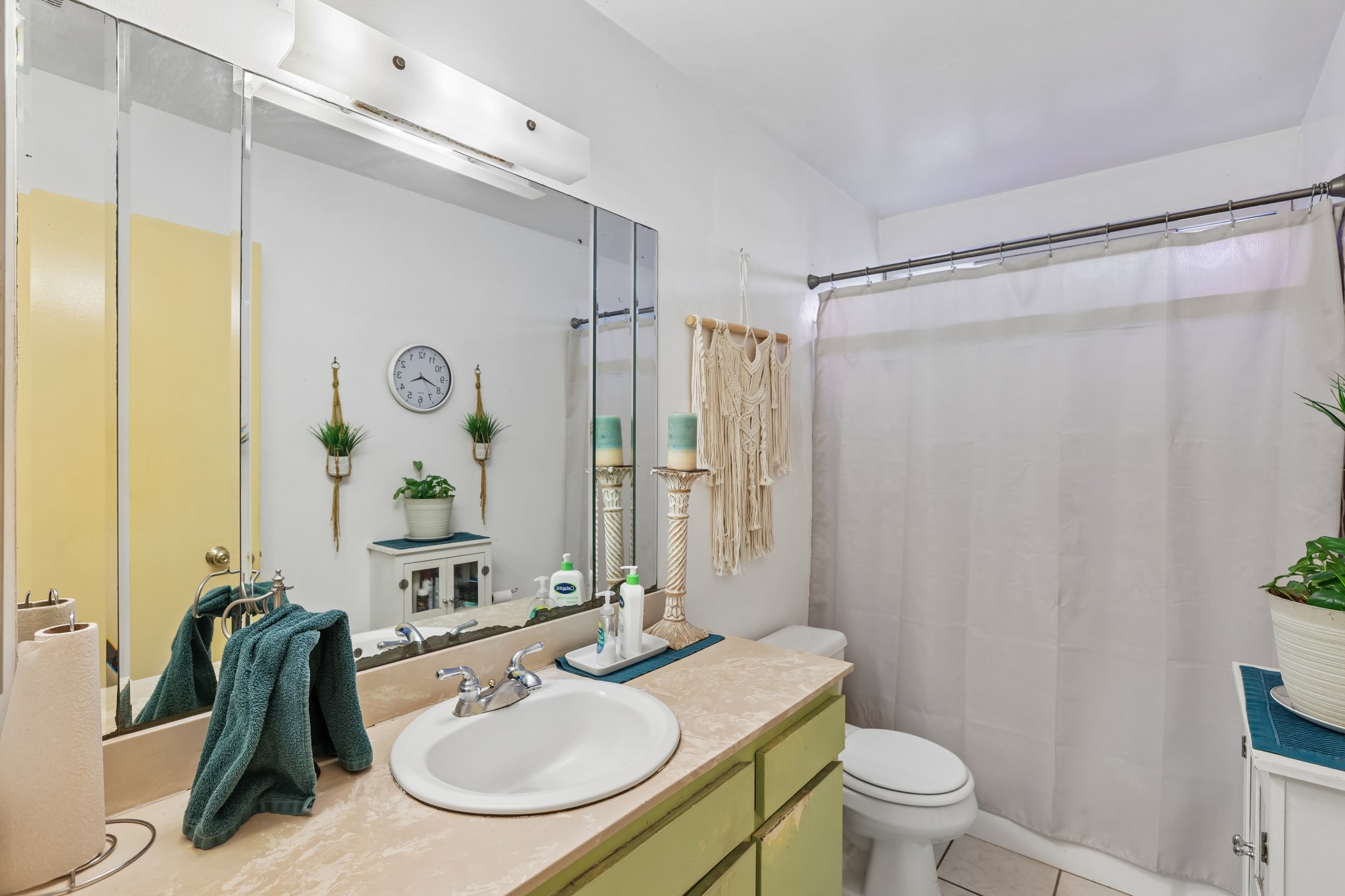 2199 Avenida de las Flores-S1409-029.jpg