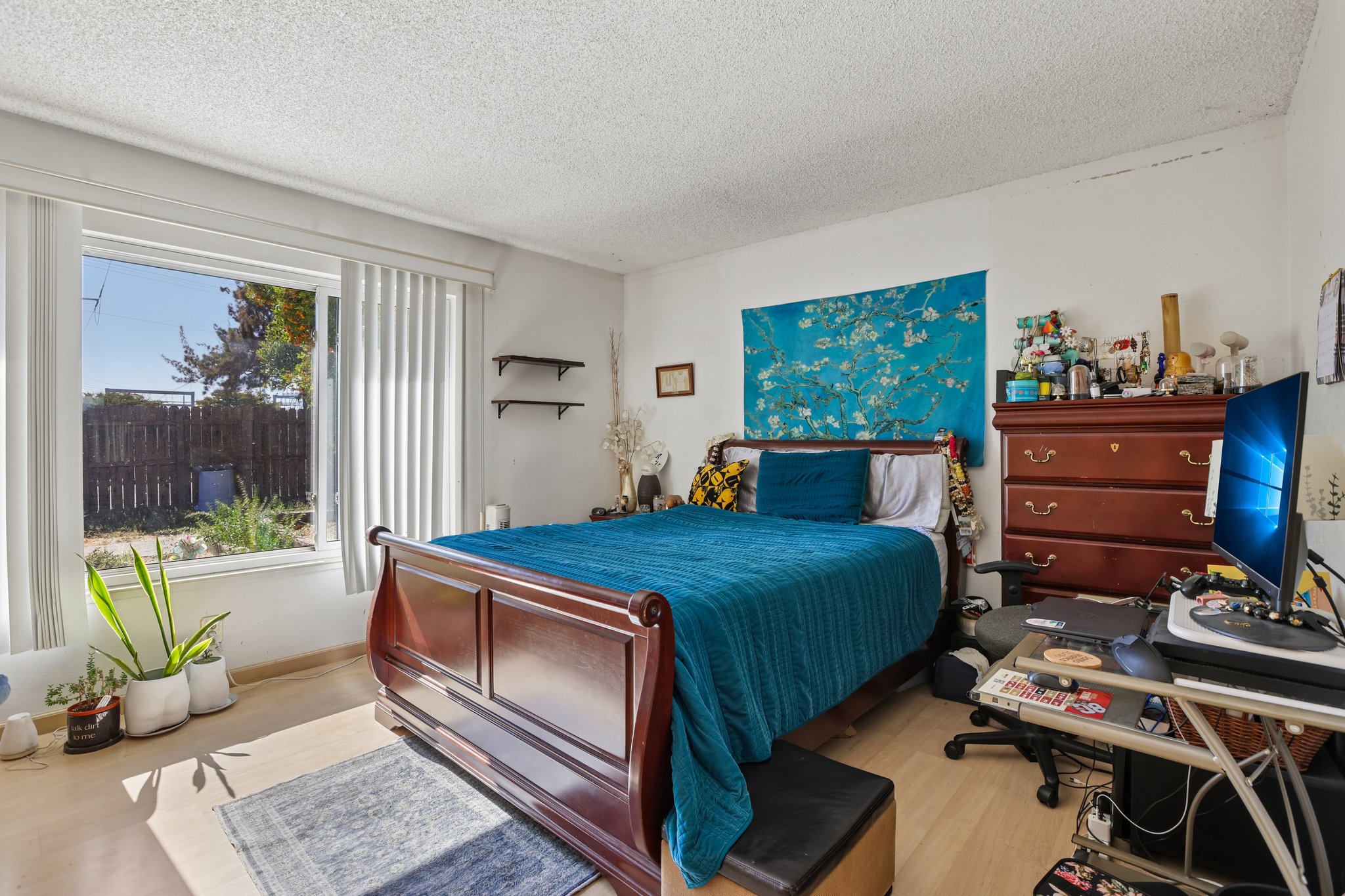 2199 Avenida de las Flores-S1409-030.jpg