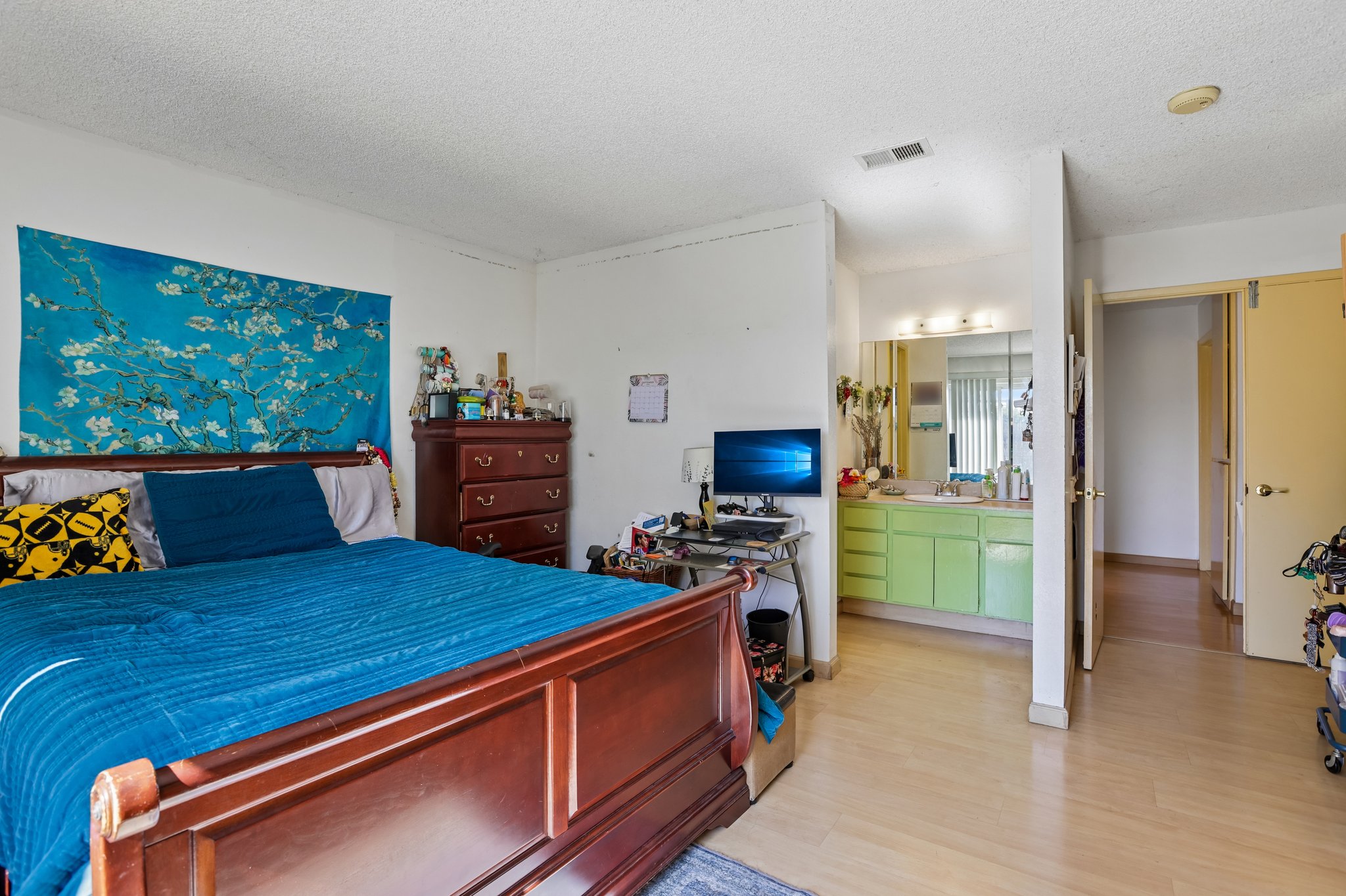 2199 Avenida de las Flores-S1409-034.jpg