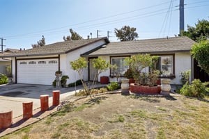 2199 Avenida de las Flores-S1409-002.jpg