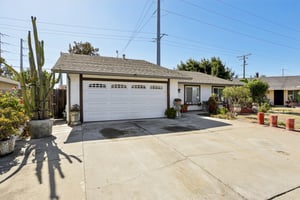2199 Avenida de las Flores-S1409-003.jpg