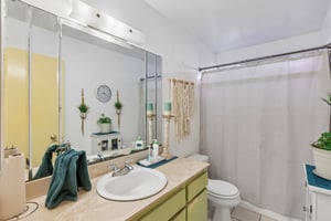 2199 Avenida de las Flores-S1409-029.jpg