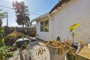 2199 Avenida de las Flores-S1409-044.jpg