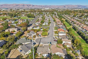 2199 Avenida de las Flores-S1409-052.jpg