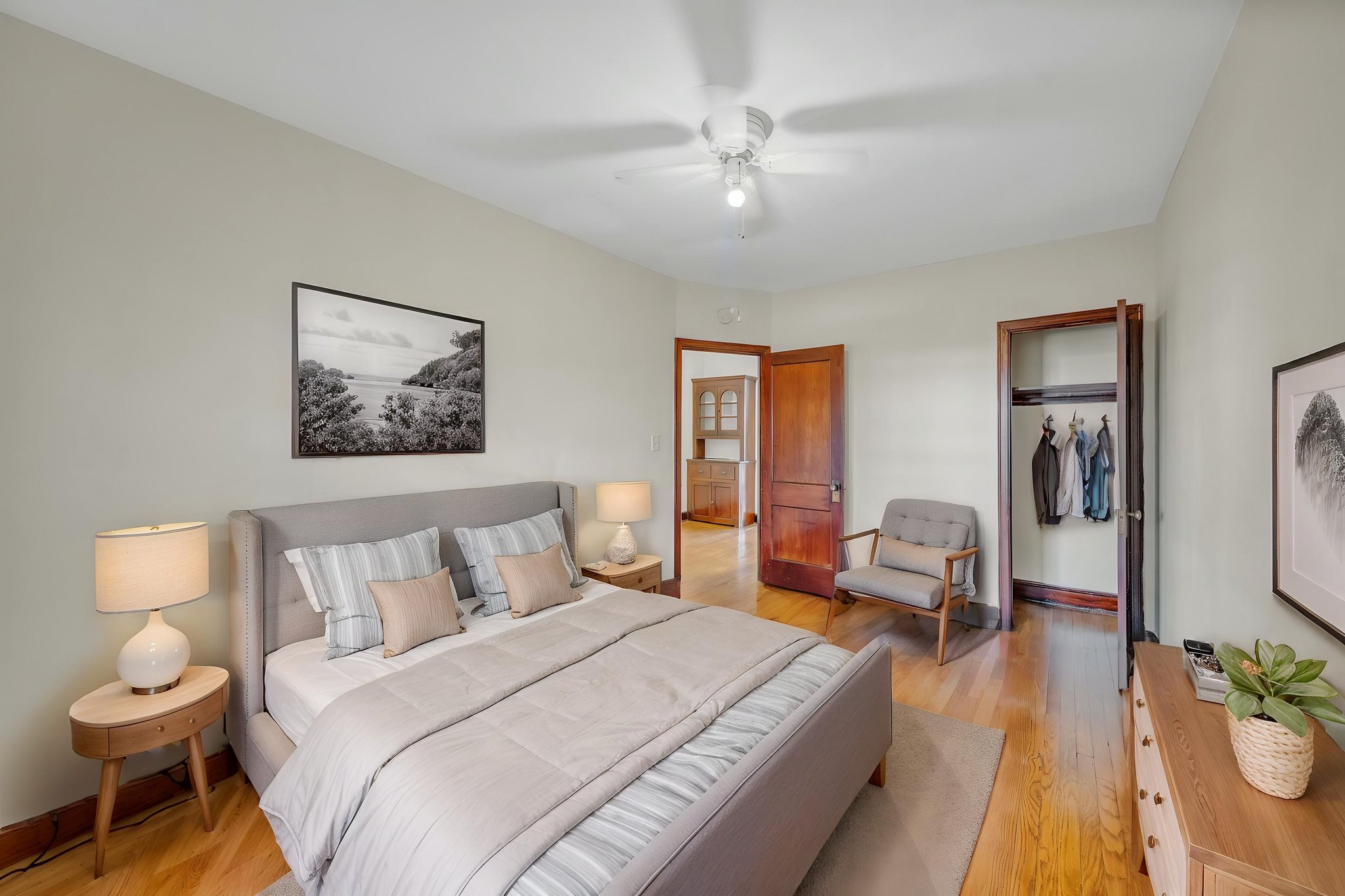 DSC09888 virtually staged.jpeg