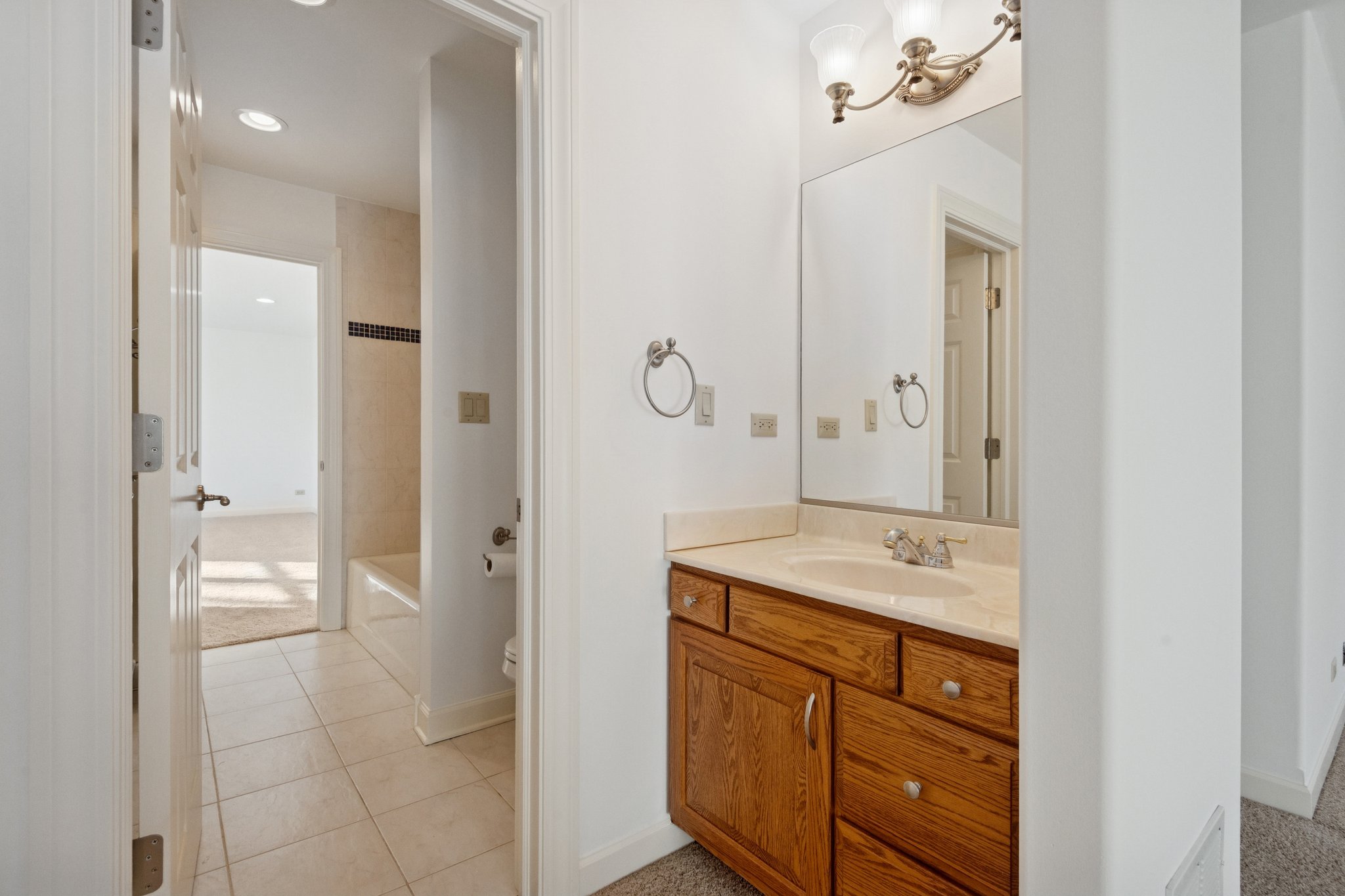 1183 - 21W770 Glen Park Rd_027.jpg