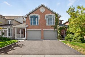22 Baltic St, Richmond Hill ON