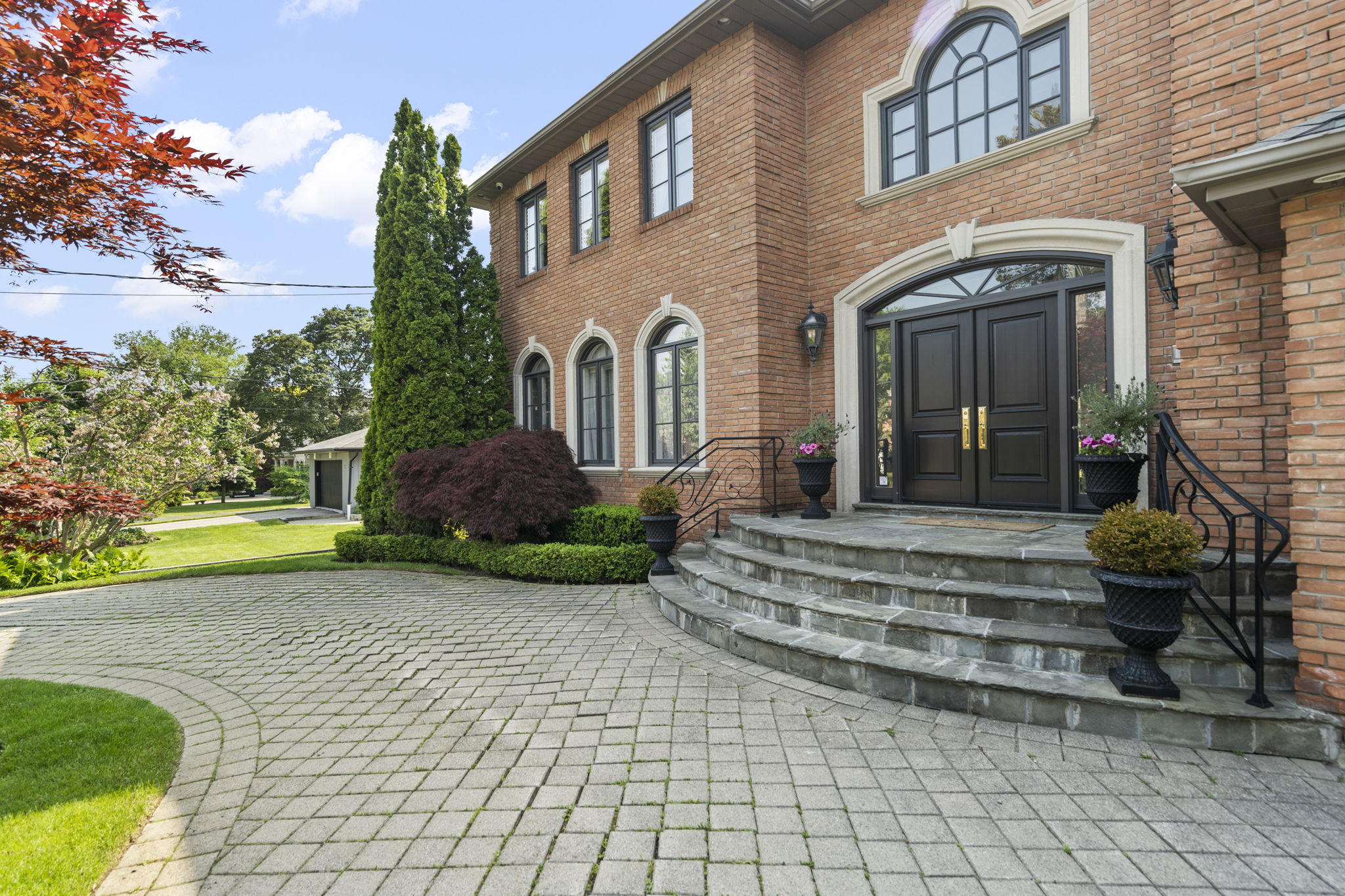 22 Berkindale Crescent Toronto, ON M2L 2A4