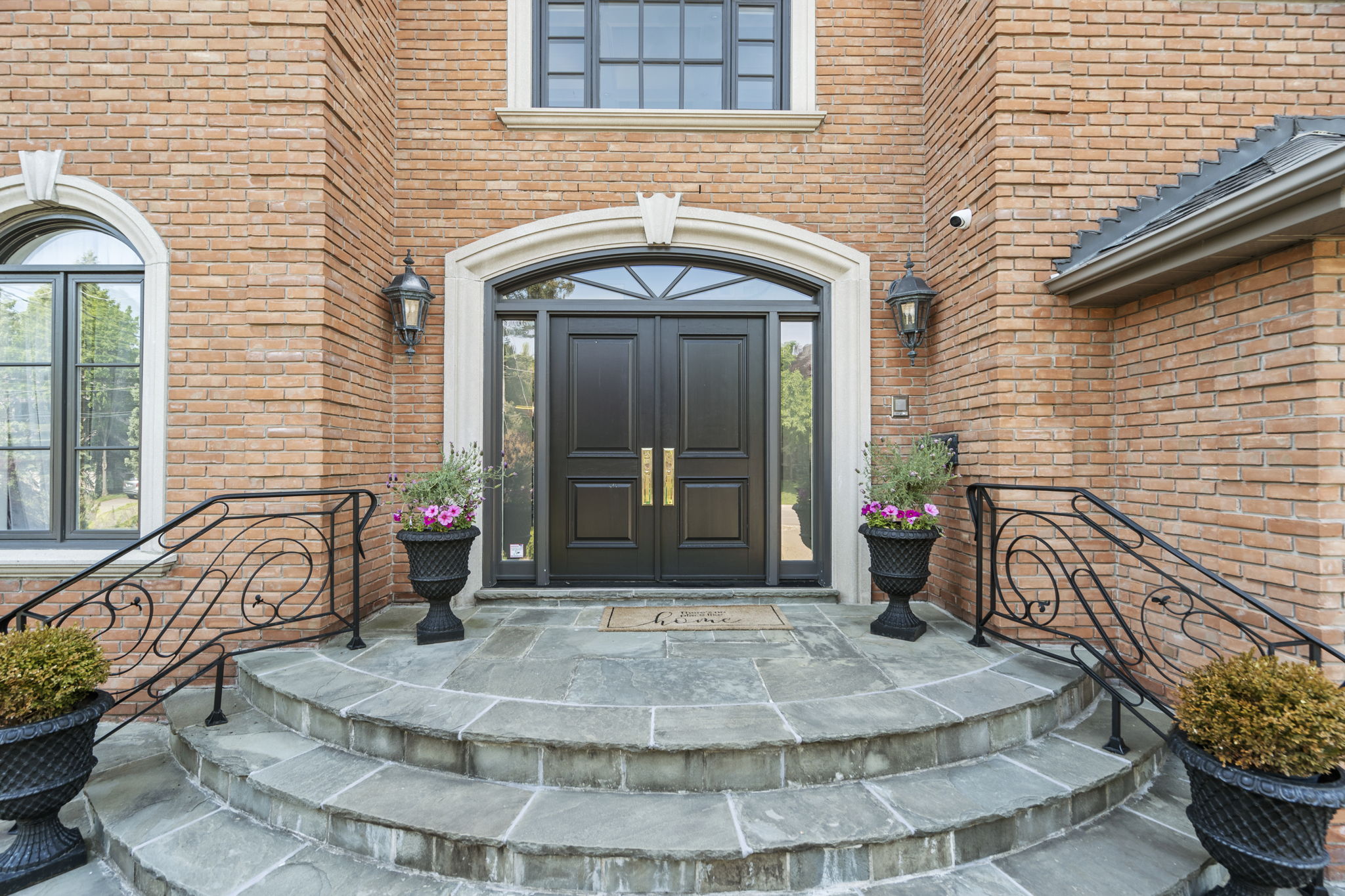 22 Berkindale Crescent Toronto, ON M2L 2A4