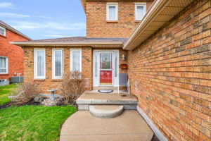 Front Porch/Entrance