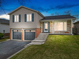 22 Castle Hill Dr, Toronto ON