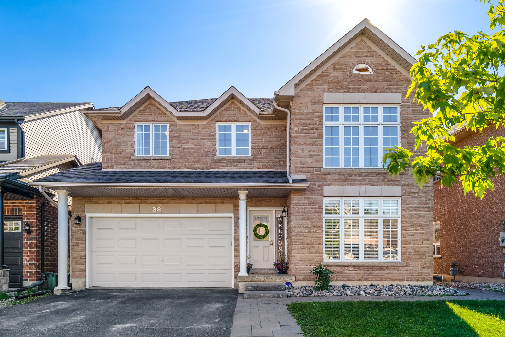  22 Clarke Ave, Orangeville, ON L9W 1J5, US