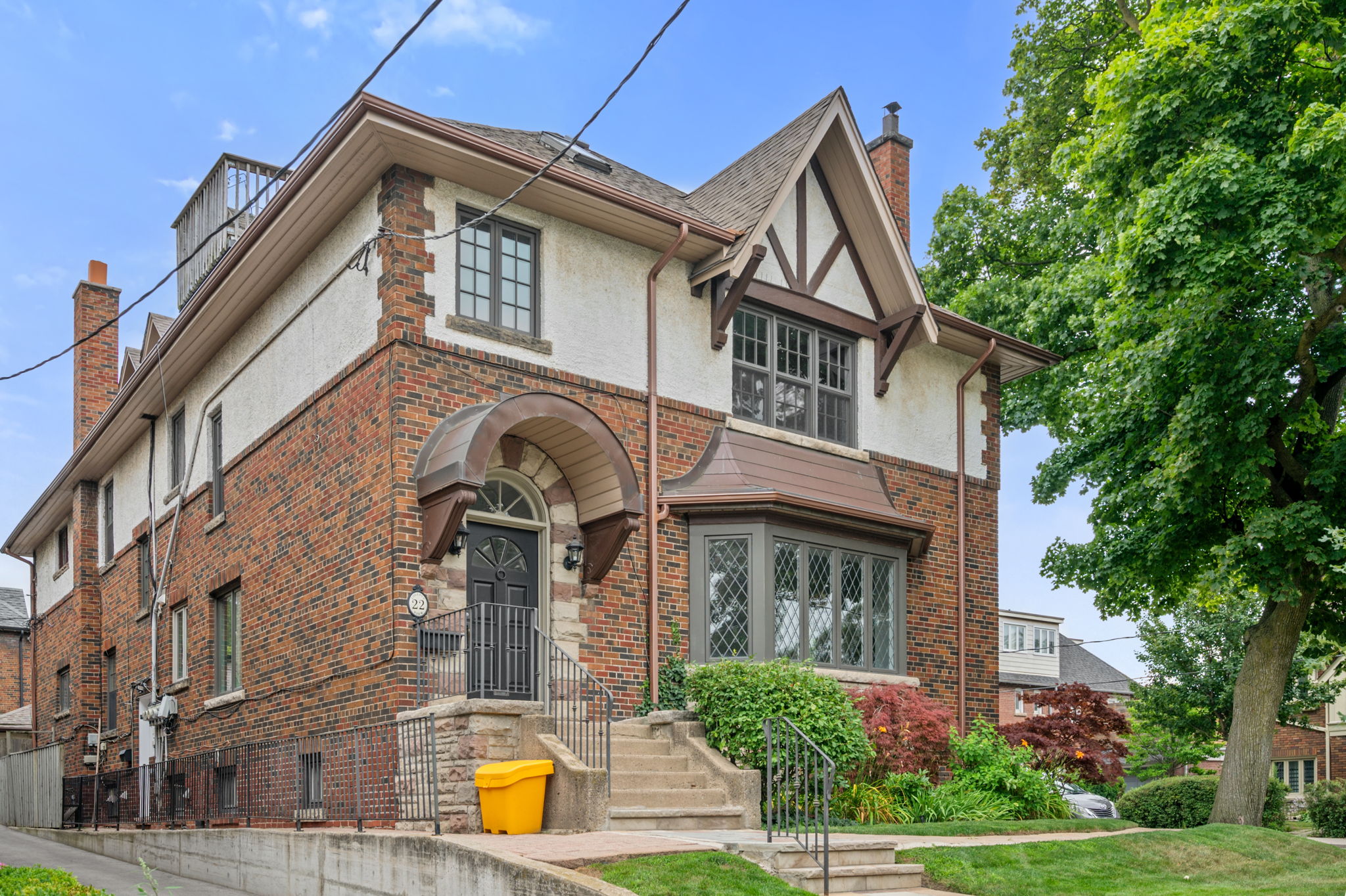 22 College View Ave Toronto, ON M5P 1J4