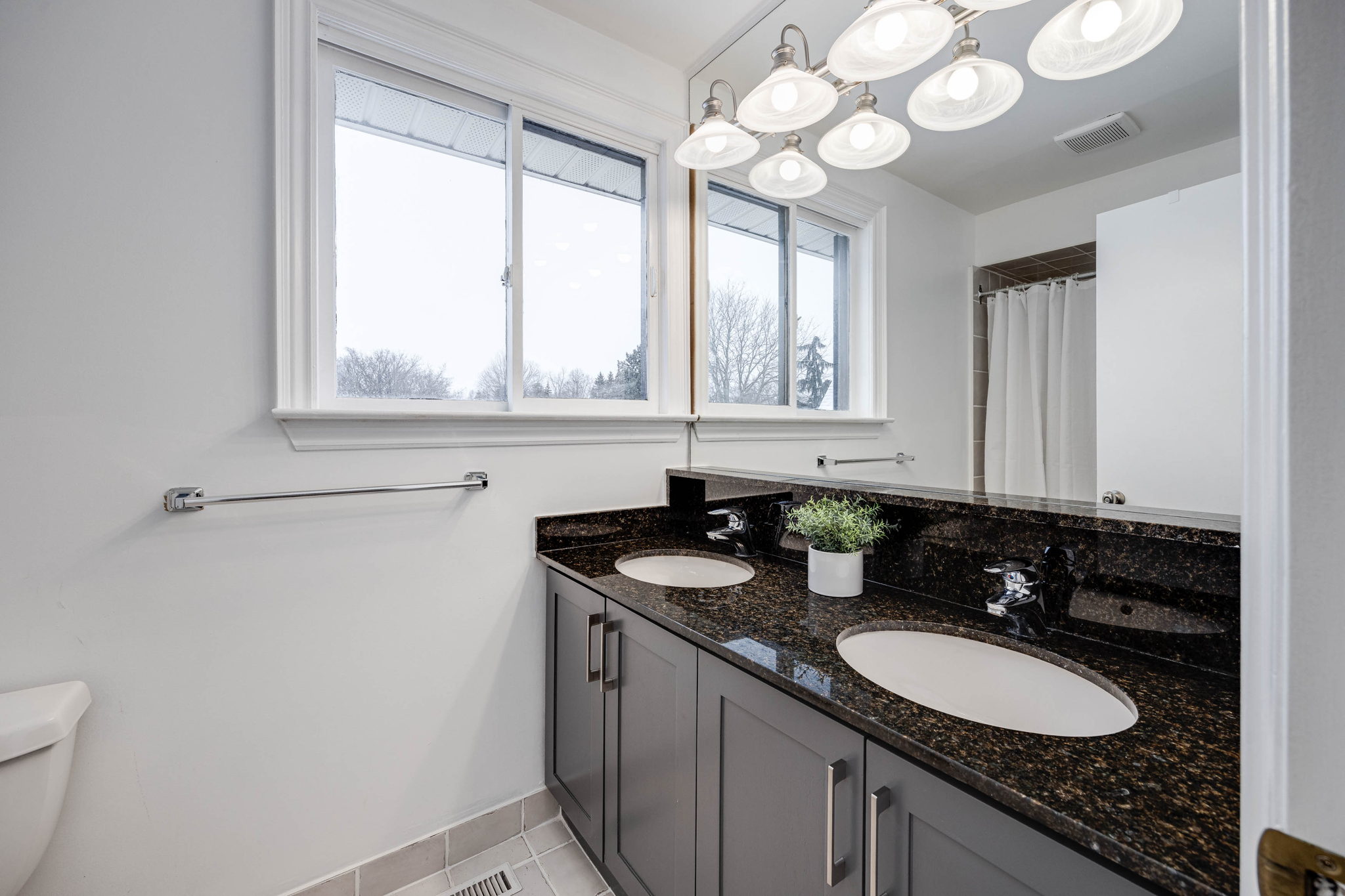 Toronto property showcase — delivered property photograph 32