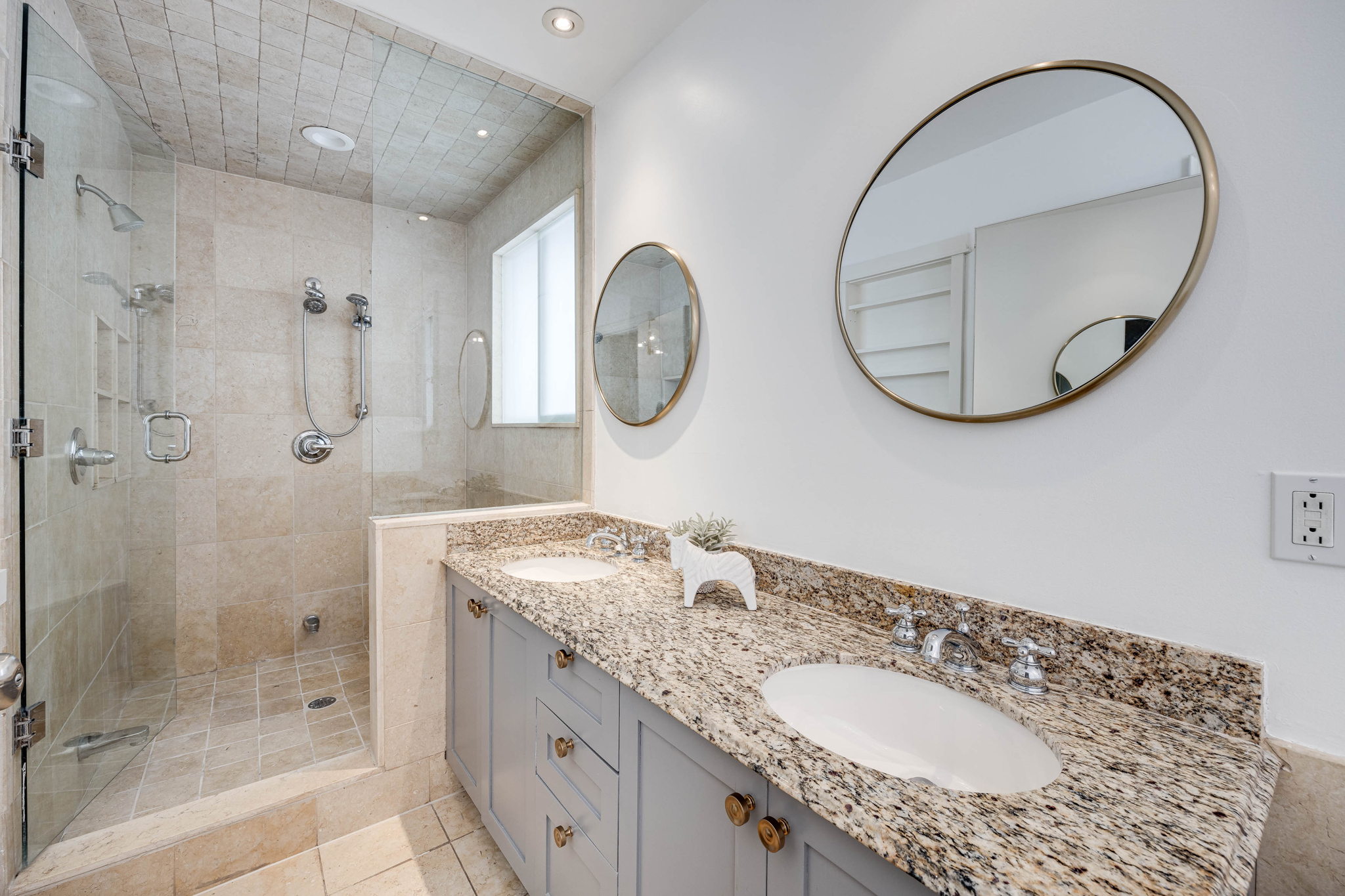 Toronto property showcase — delivered property photograph 38