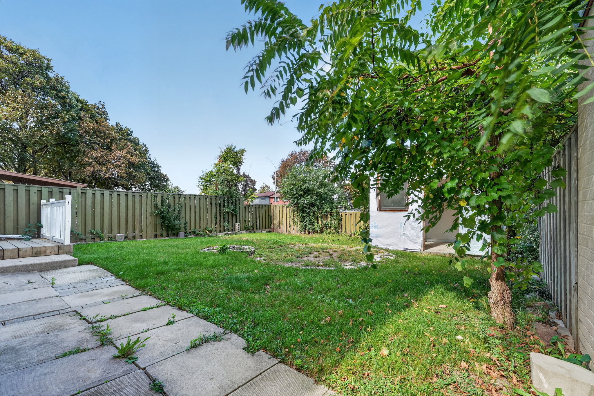 22 Grand Valley Dr Brampton, ON L6S 2L1