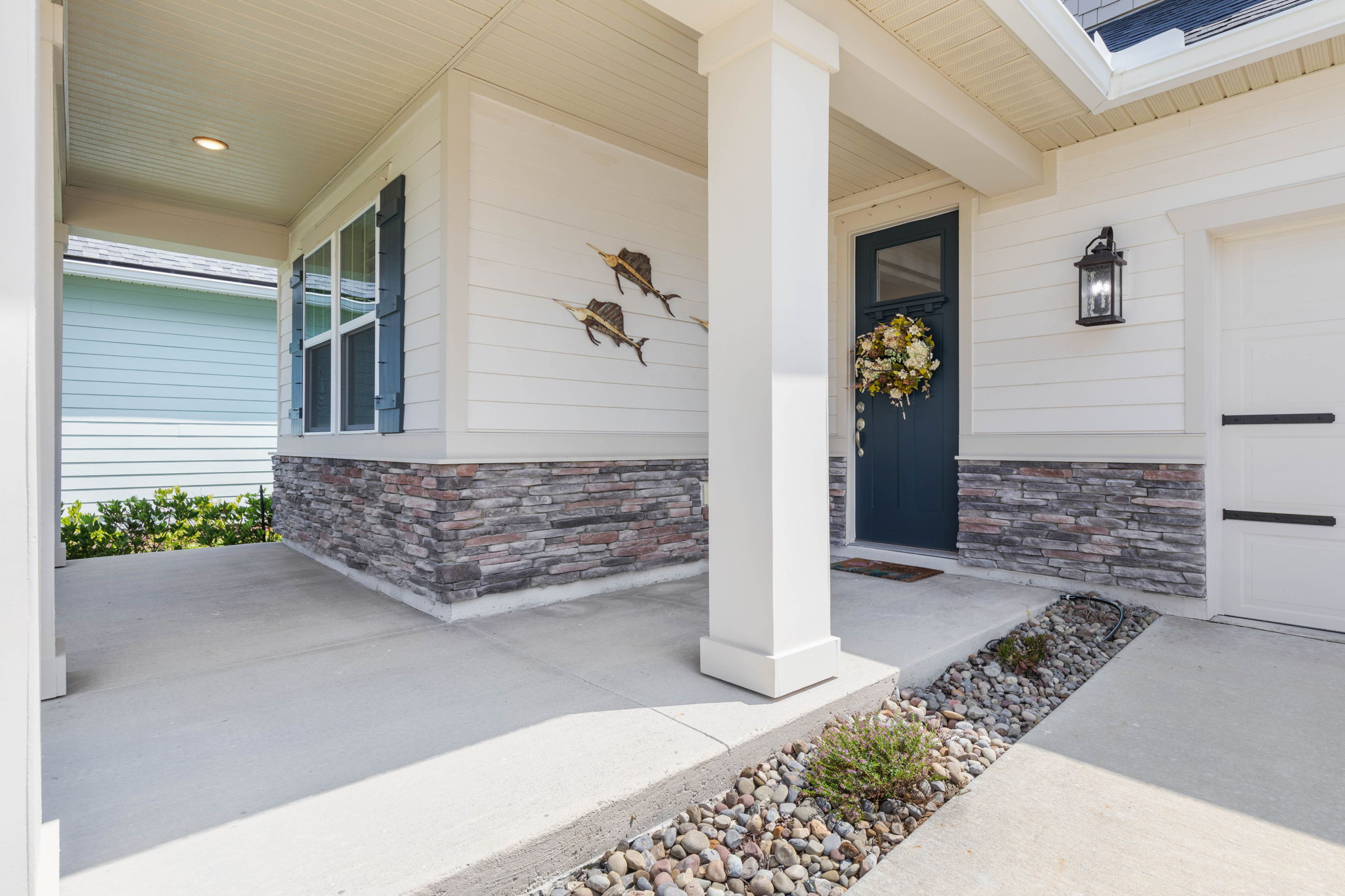 Front Porch/Entrance