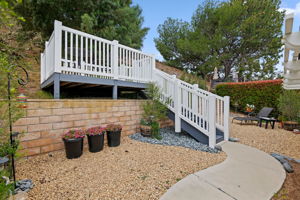 30-Outdoor Deck