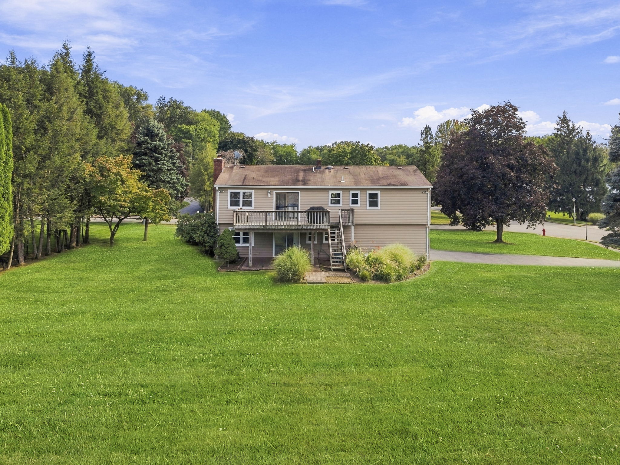 Large Level Lot-Located in a timeless Towaco neighborhood with sidewalks, tree-lined streets and two nearby cul-de-sacs, the home is close to Montville Township schools, Montville Community Park, the Towaco train station, Rails Steakhouse, local restaurants and shops, and Routes 287, 80 and 46.