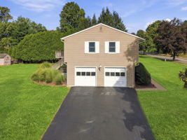 Large Level Lot-Located in a timeless Towaco neighborhood with sidewalks, tree-lined streets and two nearby cul-de-sacs, the home is close to Montville Township schools, Montville Community Park, the Towaco train station, Rails Steakhouse, local restaurants and shops, and Routes 287, 80 and 46.
