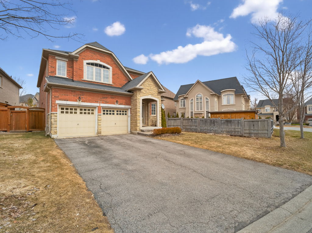 22 McCombe Ln