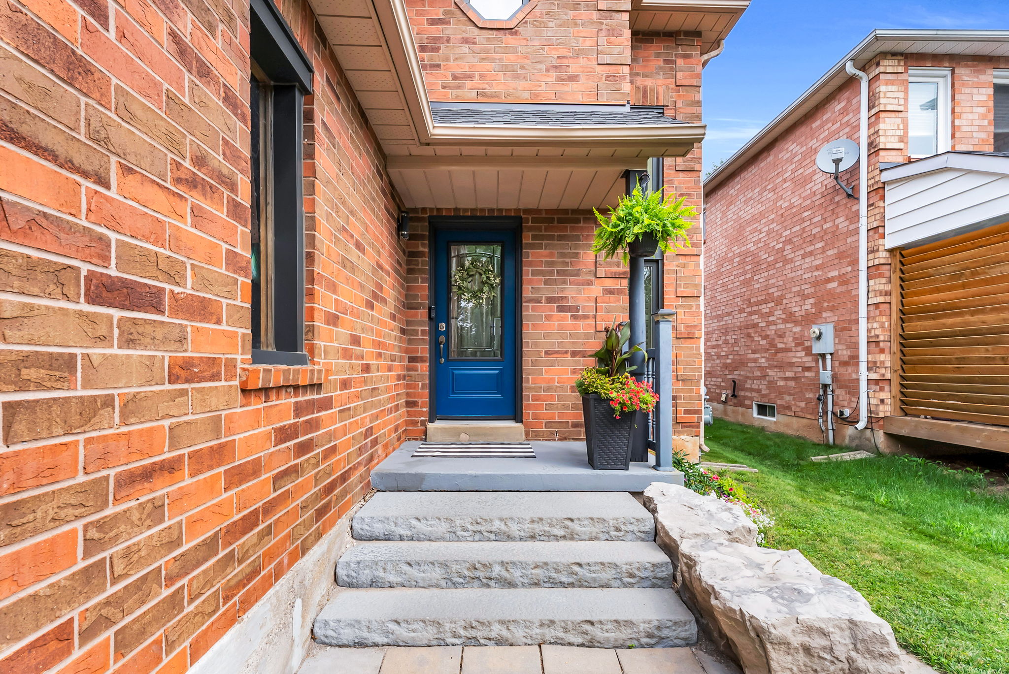 Front Porch/Entrance