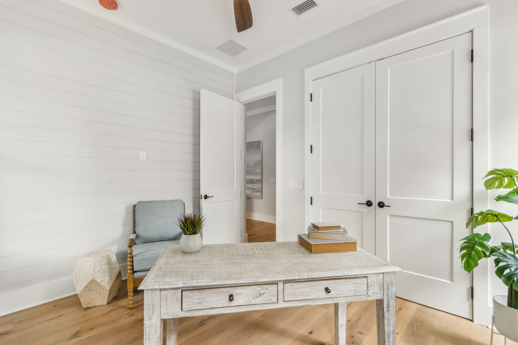 Bedroom / Office