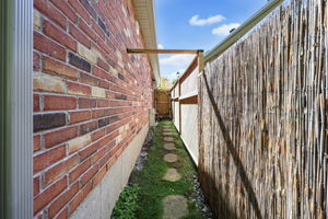  Photo 44