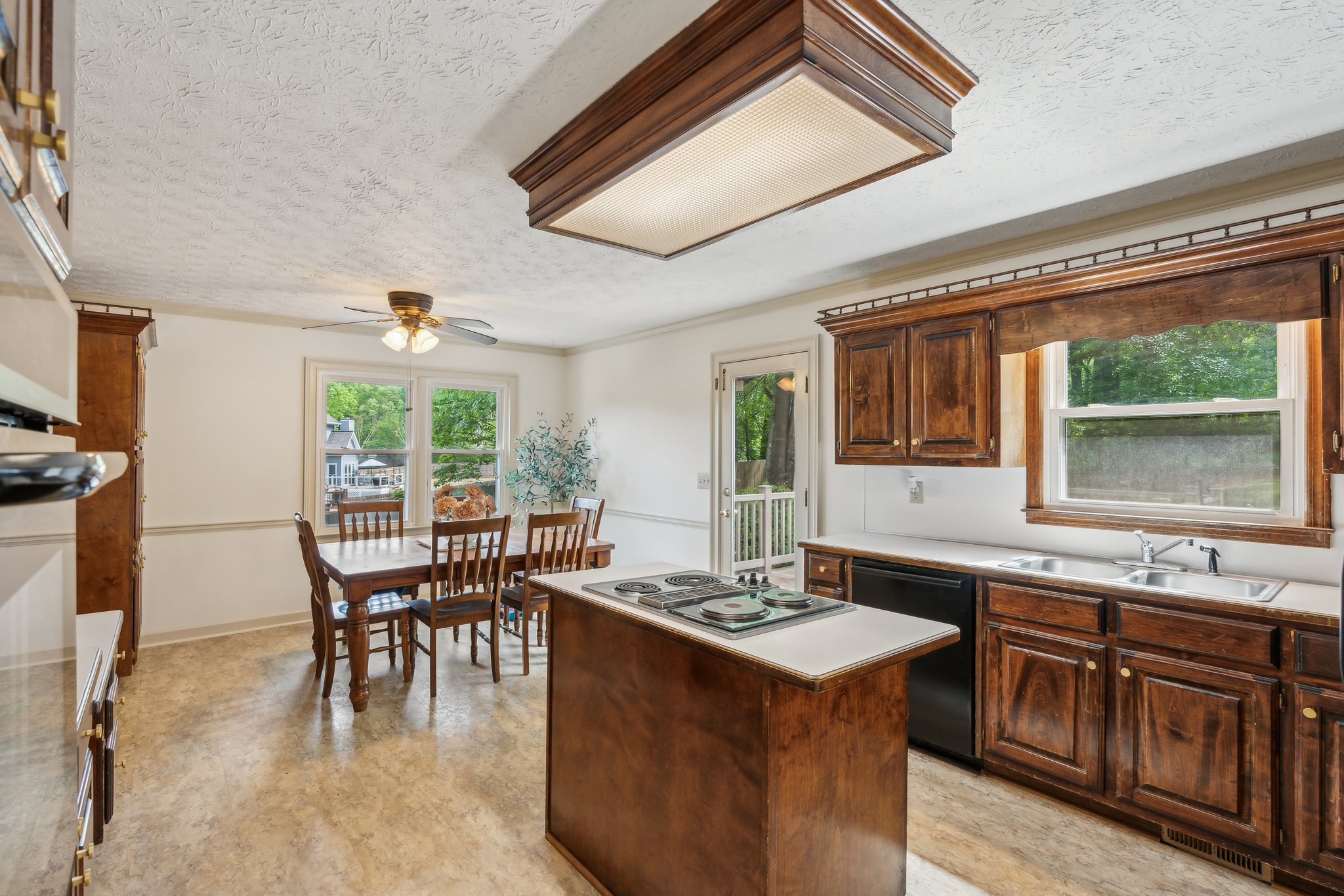 Local_Flavor_Films-22 Oakwood Hills Dr, Suwanee, GA 30024-180.jpg