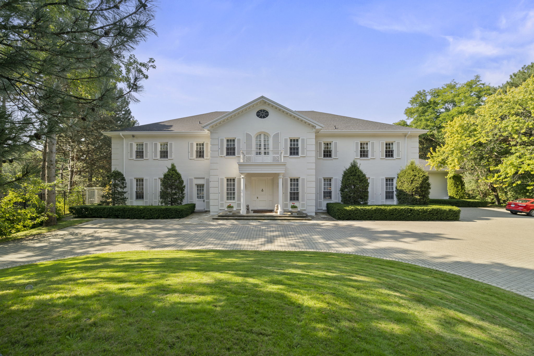 22 Park Ln Cir Toronto, ON M3B 1Z7