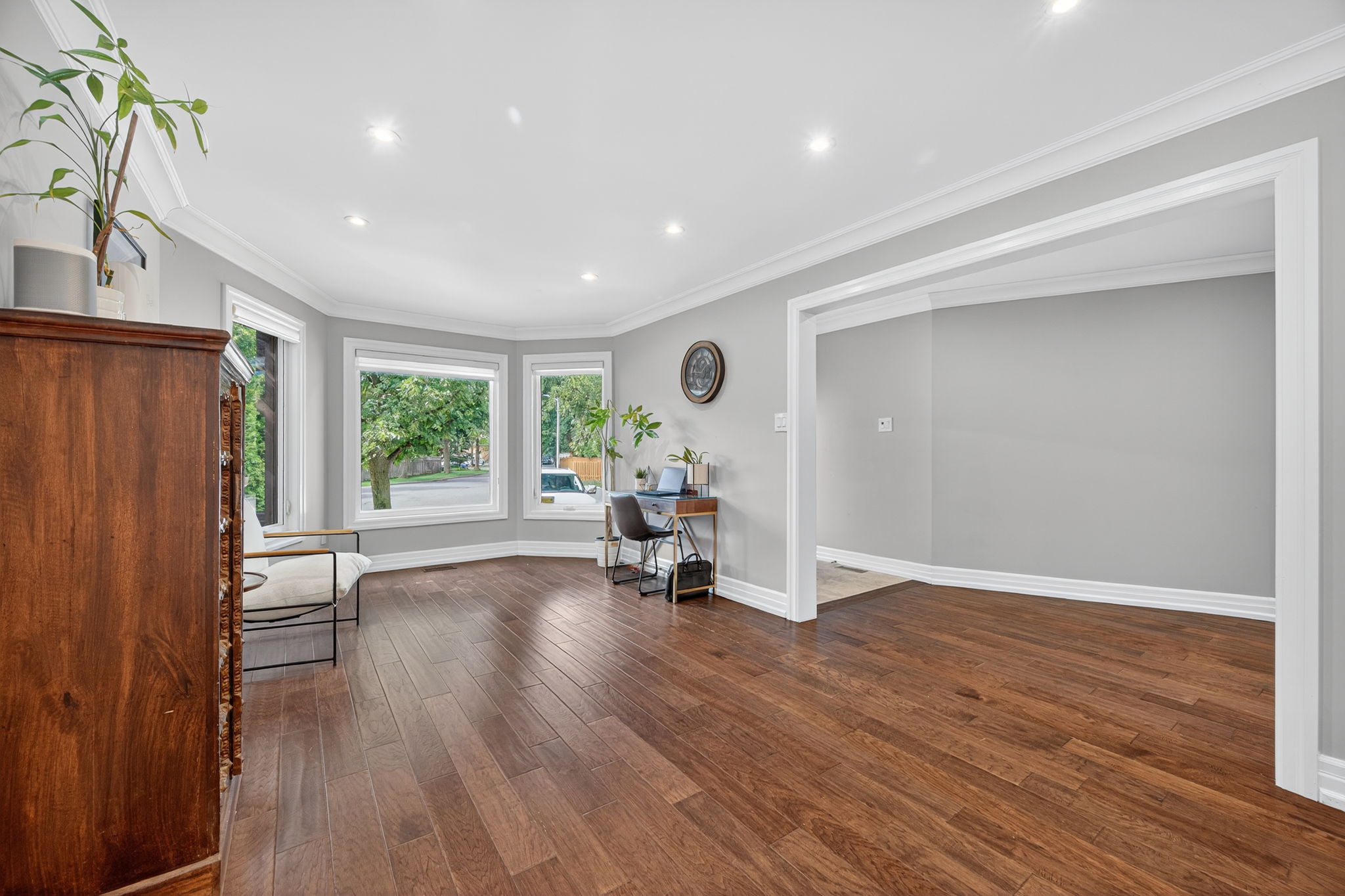 22 Parsons Ct Vaughan, ON L4J 6Z3