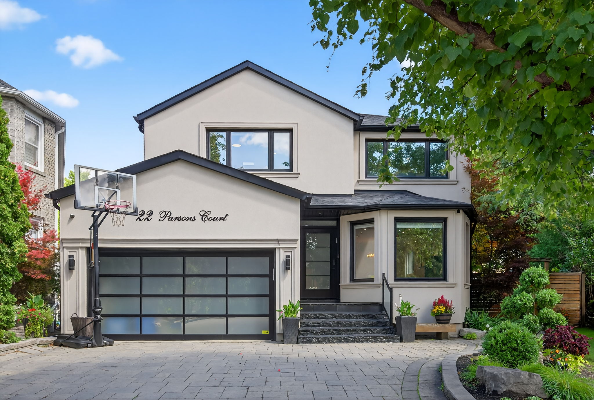 22 Parsons Ct Vaughan, ON L4J 6Z3