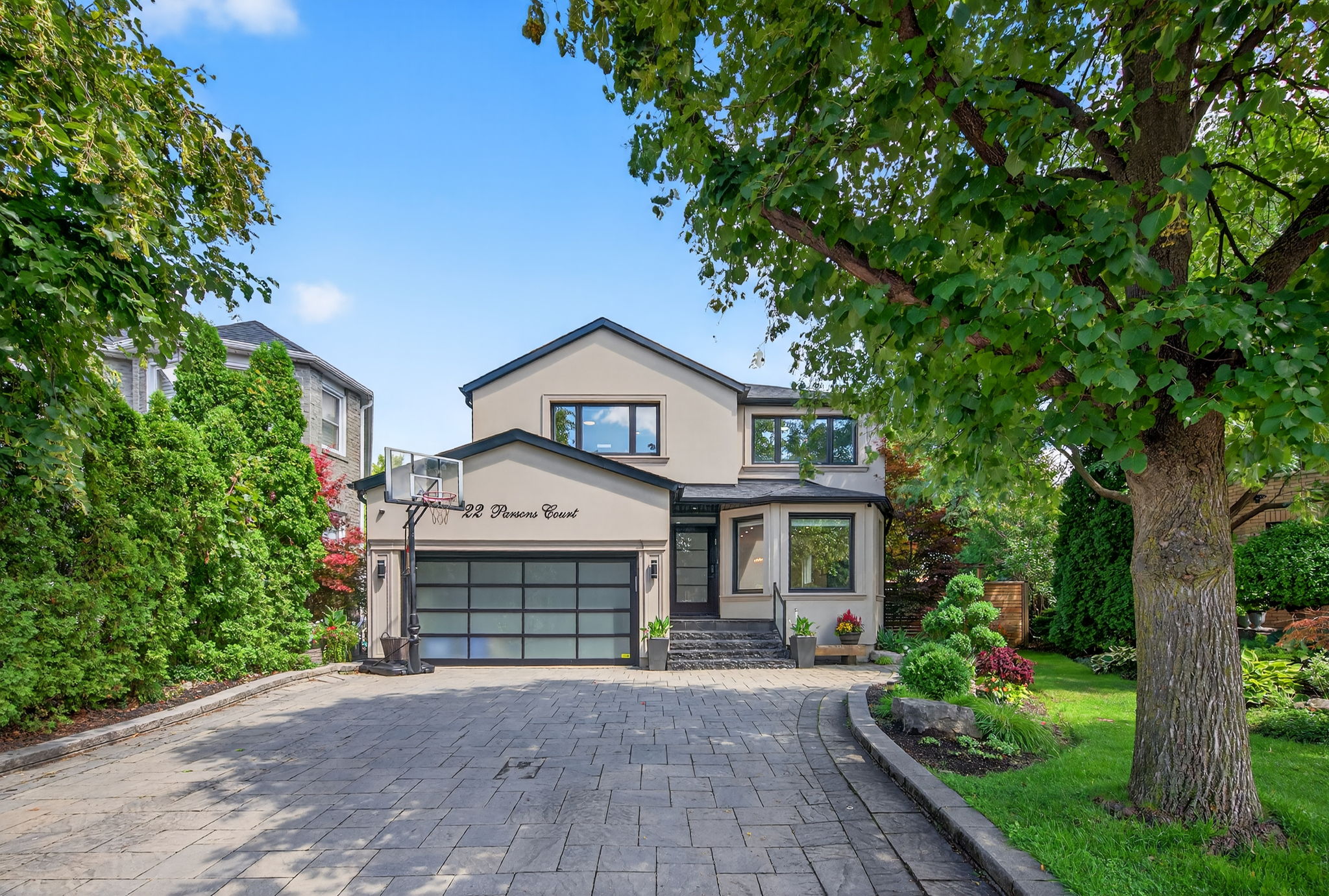 22 Parsons Ct Vaughan, ON L4J 6Z3