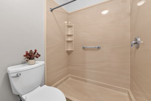 EN SUITE BATH Designed with a spa-like feel, the bath features a Shaker vanity with quartz countertop, high gloss marble-like acrylic walk-in shower and ceramic tile flooring.