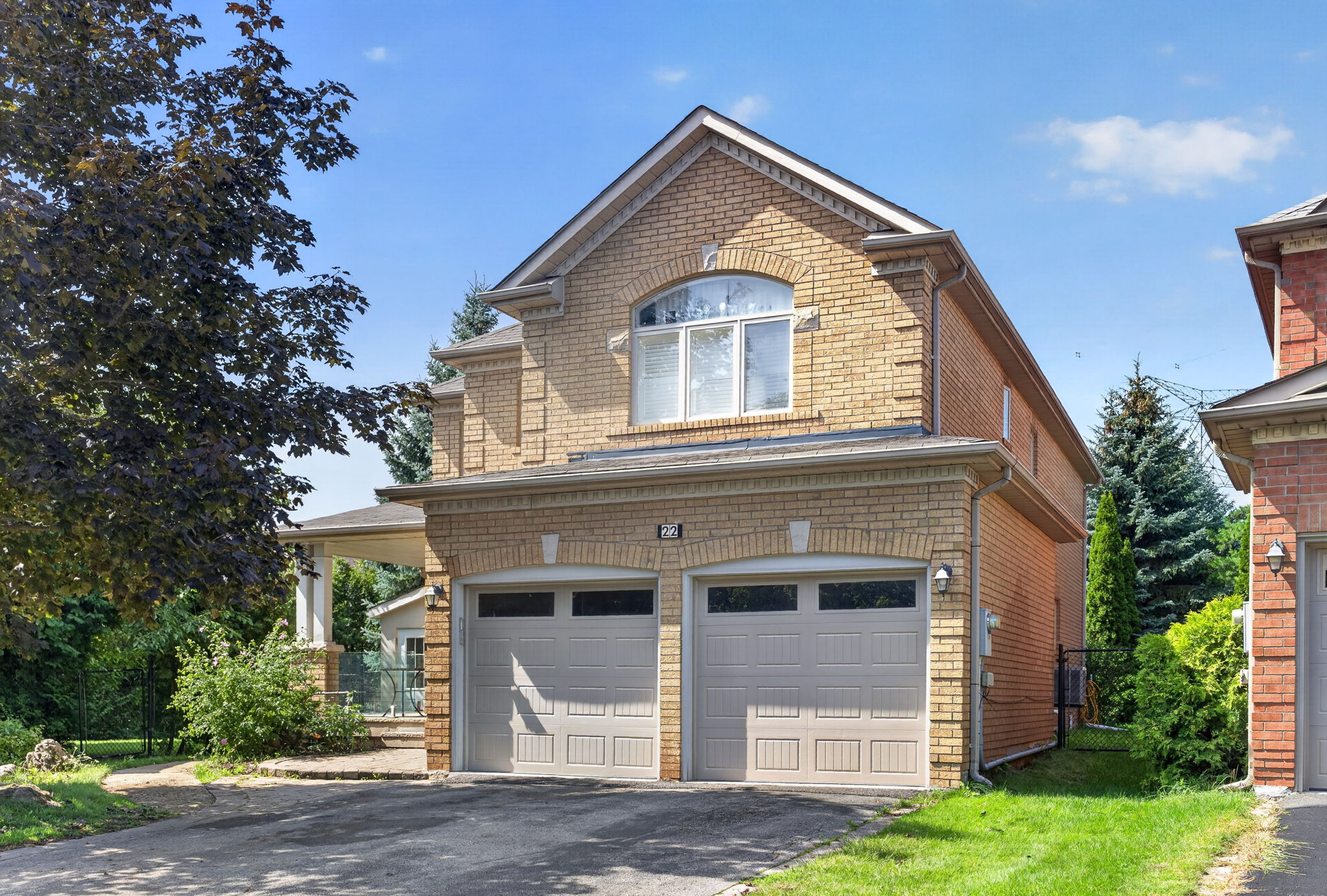 22 Rockwood Crescent Vaughan, ON L4J 7T2