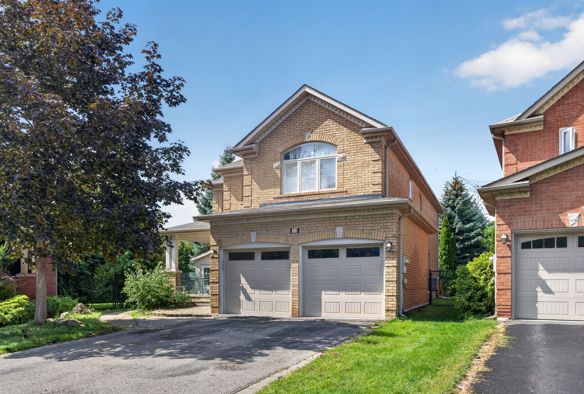 22 Rockwood Crescent Vaughan, ON L4J 7T2