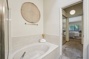 Saint Mathew Ct-S2103-031.jpg