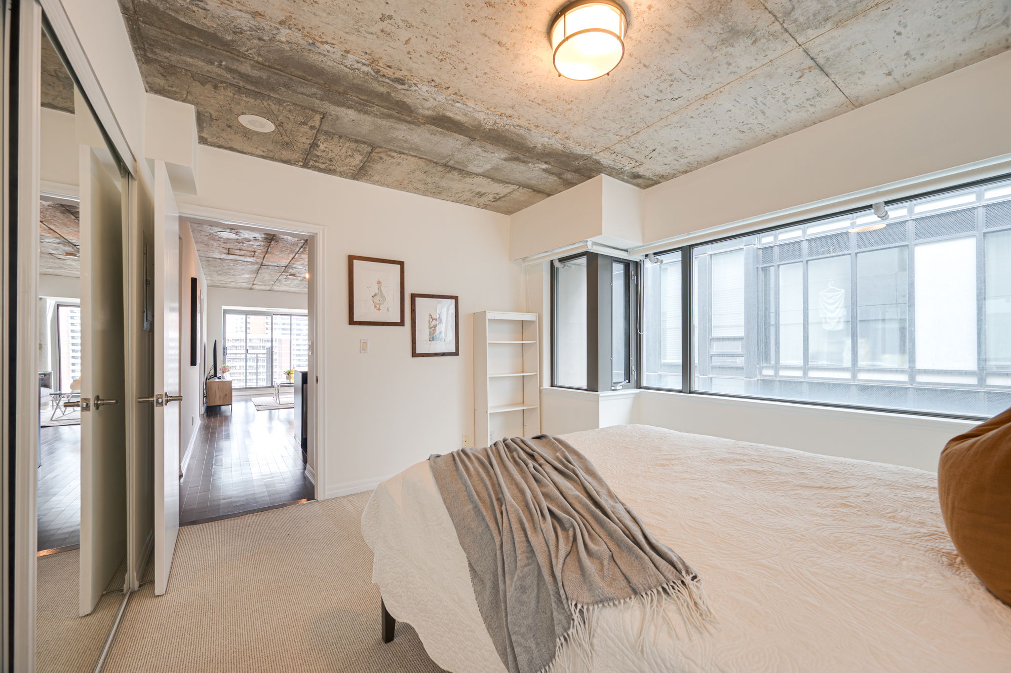 22 Wellesley St E Unit 2108 Toronto, ON M4Y 1G3