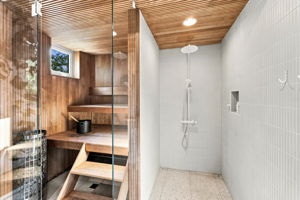  Photo 44