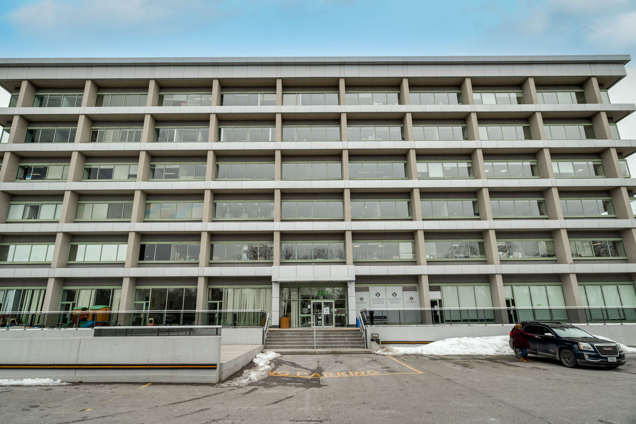 220 Duncan Mill Rd Unit 515 Toronto, ON M3B 3J5