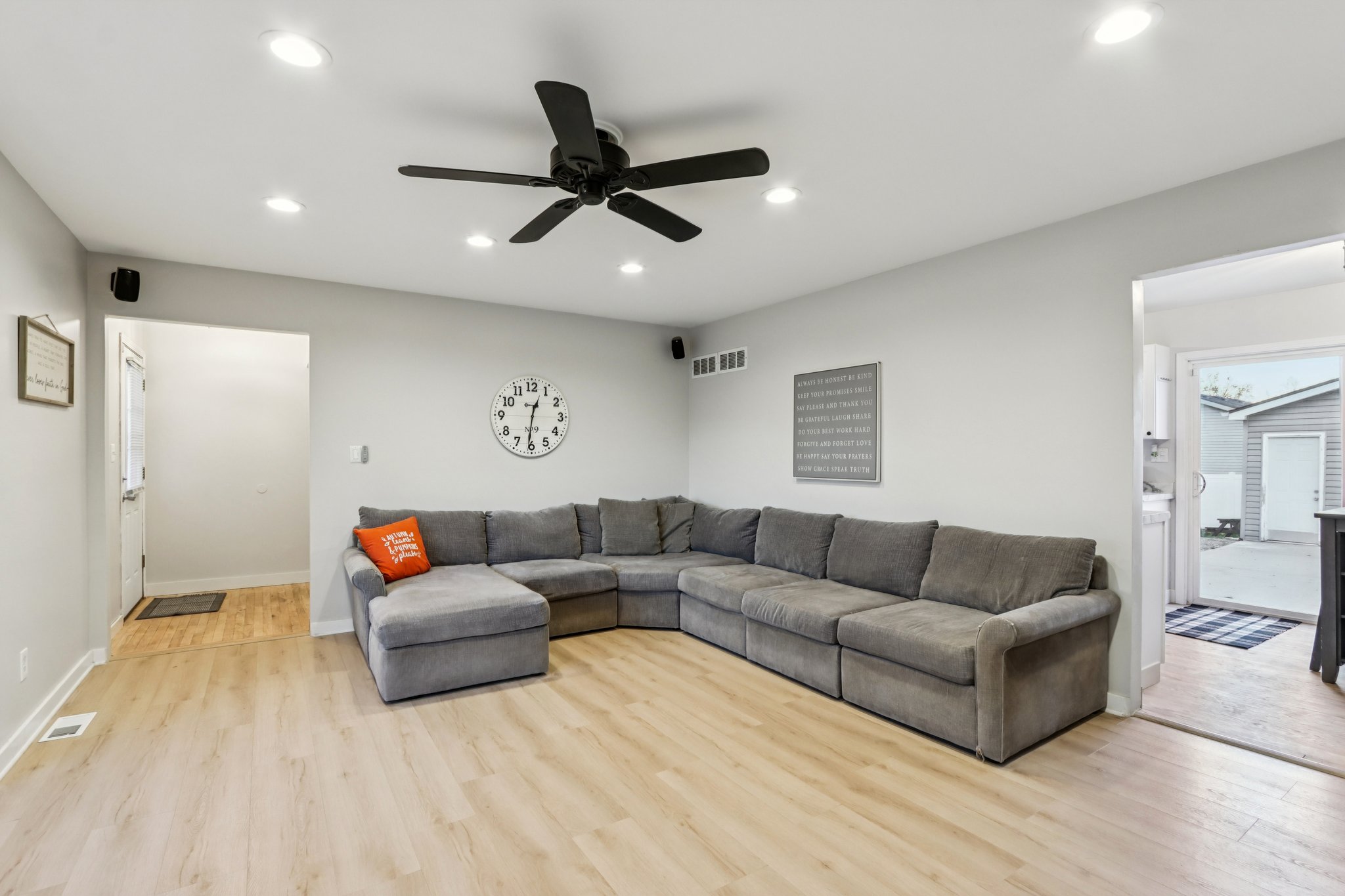 Larchwood Ln-S2411-004.jpg