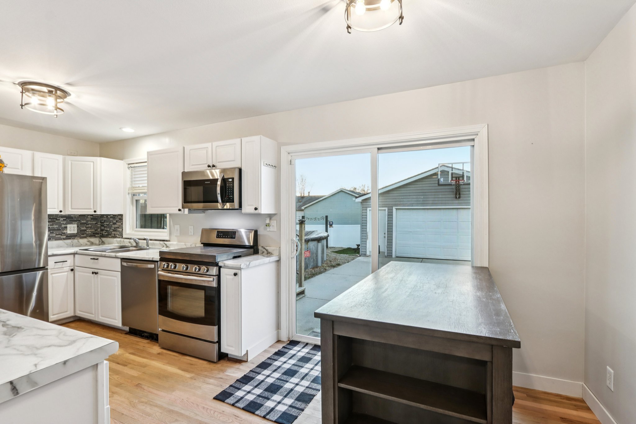 Larchwood Ln-S2411-006.jpg