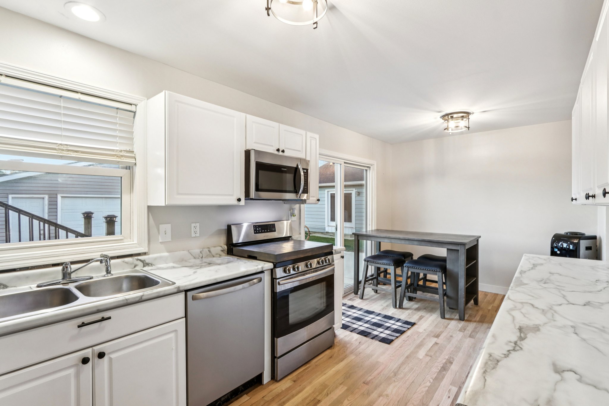 Larchwood Ln-S2411-009.jpg