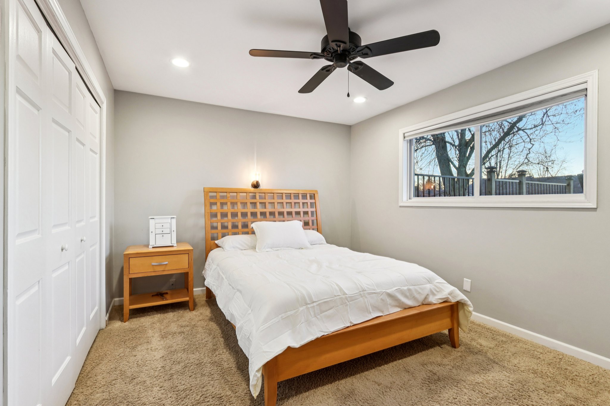 Larchwood Ln-S2411-013.jpg